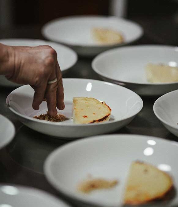 Oído Cocina y quesos Vega e Hijos cocinan una alianza con sabor a territorio andaluz. 